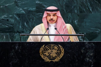 السعودية: حماية الملاحة مسؤولية مشتركة ونرفض ابتزاز الممرات
