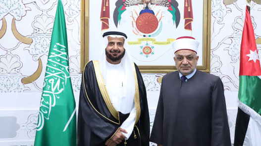 صورة حول : الخلايلة والربيعة يبحثان ترتيبات موسم الحج المقبل الخلايلة والربيعة يبحثان ترتيبات موسم الحج المقبل