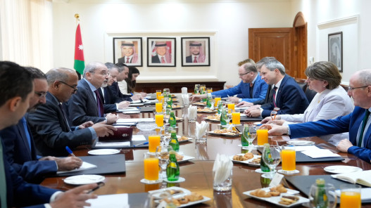 الصفدي يبحث مع وفد برلماني بريطاني العلاقات والتطورات الإقليمية
