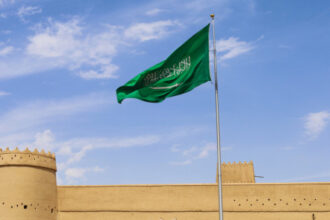 السعودية: استهداف منشآت طاقة في الجنوب وفرق الطوارئ تعمل على احتواء الحرائق