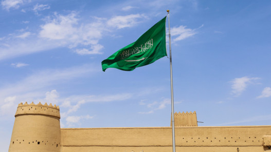 السعودية: استهداف منشآت طاقة في الجنوب وفرق الطوارئ تعمل على احتواء الحرائق