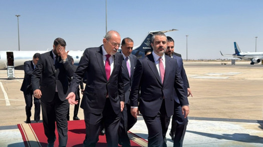 الصفدي يبدأ زيارته إلى سوريا.. مباحثات موسعة مع الشيباني في دمشق