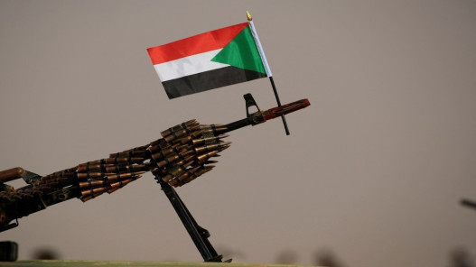 صورة حول : انفجارات تهز الخرطوم.. الجيش السوداني يسقط مسيّرات للدعم السريع انفجارات تهز الخرطوم.. الجيش السوداني يسقط مسيّرات للدعم السريع