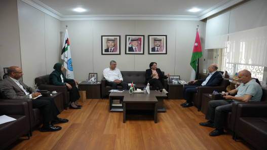صورة حول : الشبلي وسماح حمد يبحثان تعزيز الدعم الإنساني للضفة وغزة الشبلي وسماح حمد يبحثان تعزيز الدعم الإنساني للضفة وغزة