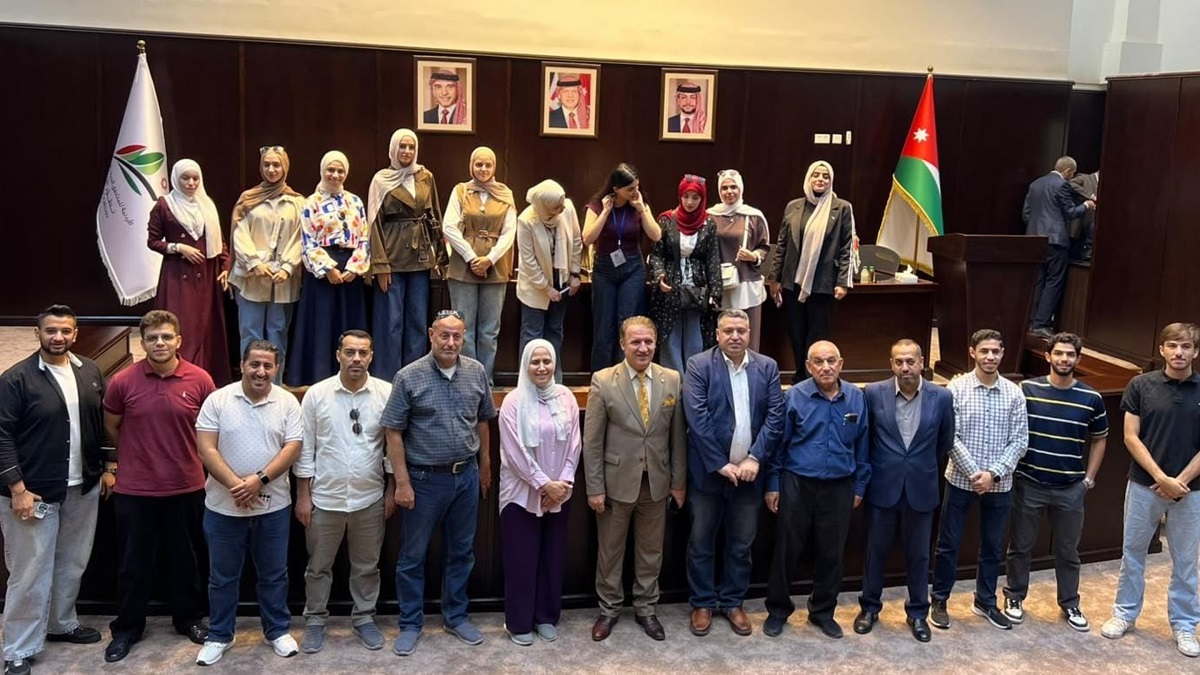 صورة حول : وفد من المهندسين الصناعيين يطلع على تجربة المنطقة الحرة بمطار الملكة علياء وفد من المهندسين الصناعيين يطلع على تجربة المنطقة الحرة بمطار الملكة علياء