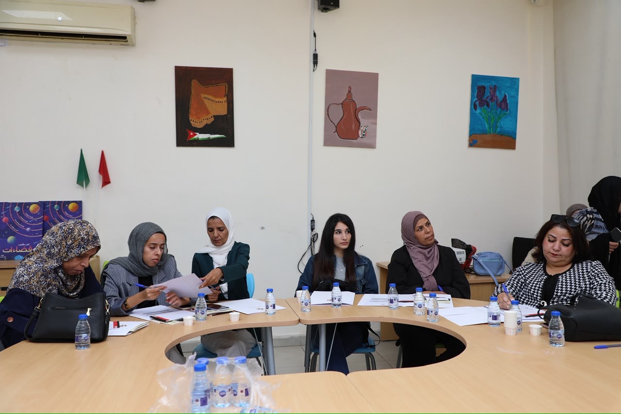 "الشؤون السياسية والبرلمانية" تعقد جلسة حوارية لشباب من الاحزاب في محافظة مادبا