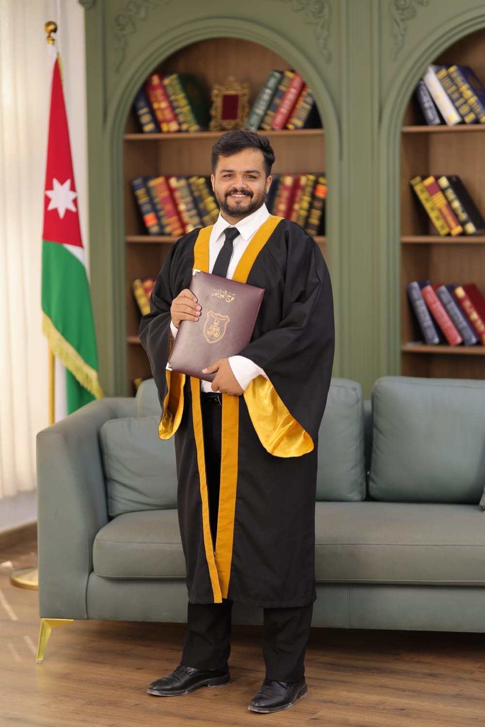 عائلة أبو خالد الحنيني تهنئ ابنهم محمد وليد الحنيني بتخرجه