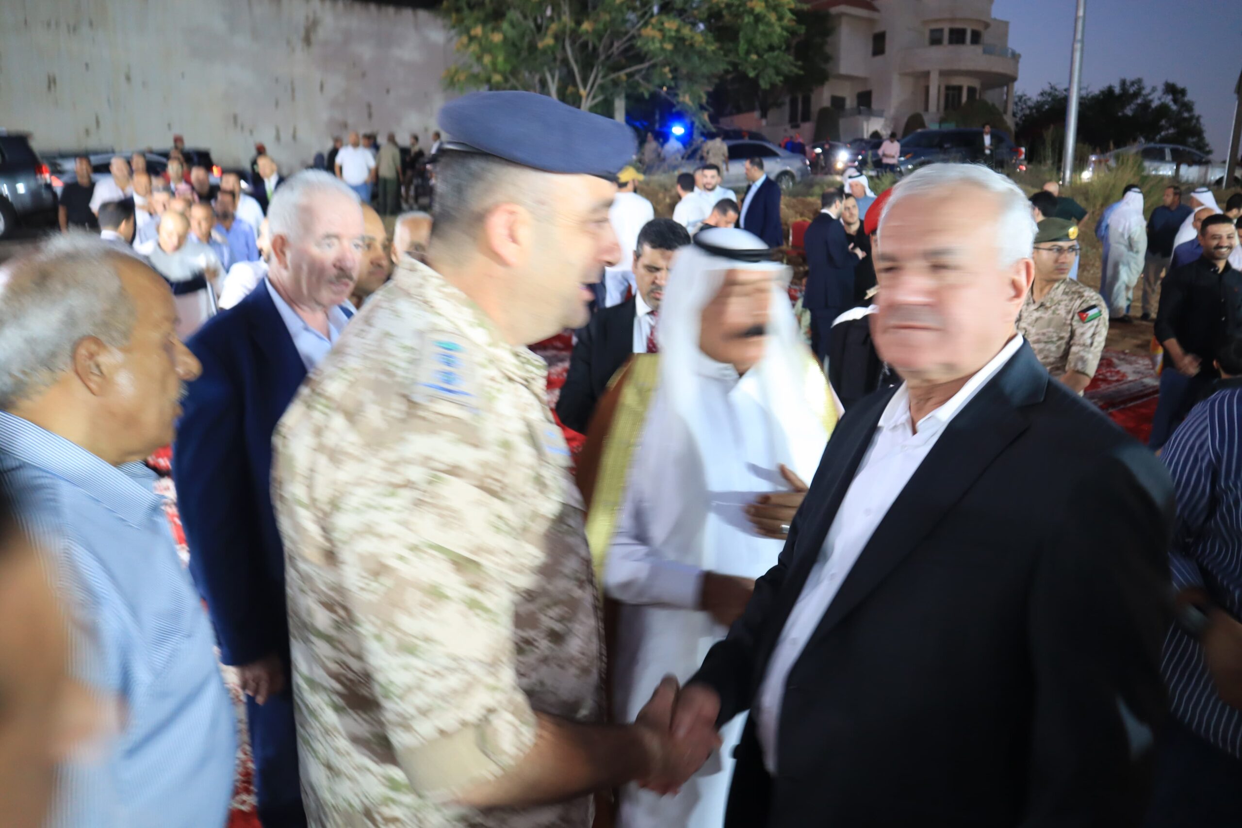 الحنيطي يستقبل التهاني بمناسبة ترفيعه إلى رتبة فريق .. (صور )