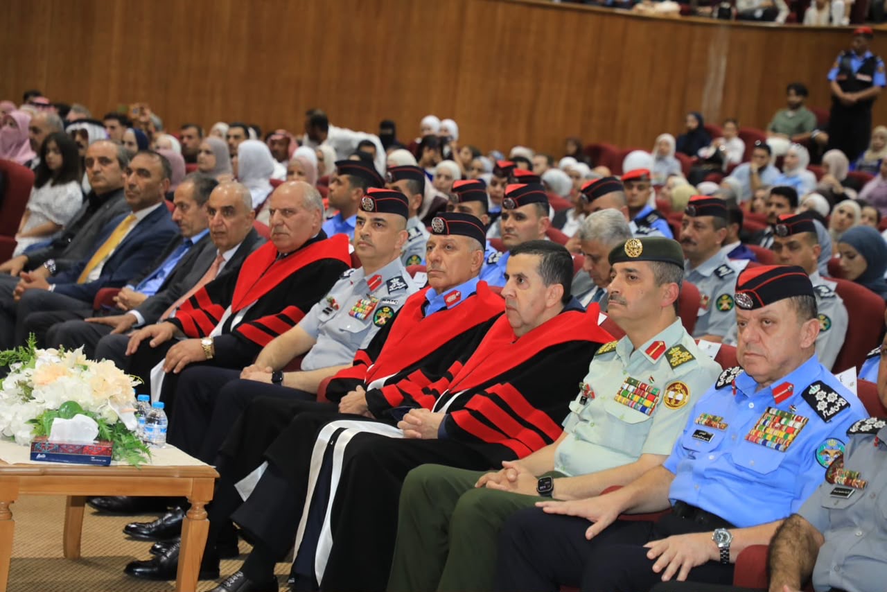صورة حول : مدير الأمن العام يرعى حفل تخريج الفوج الرابع عشر من طلبة أكاديمية الأمير الحسين بن عبد الله الثاني للحماية المدنية مدير الأمن العام يرعى حفل تخريج الفوج الرابع عشر من طلبة أكاديمية الأمير الحسين بن عبد الله الثاني للحماية المدنية