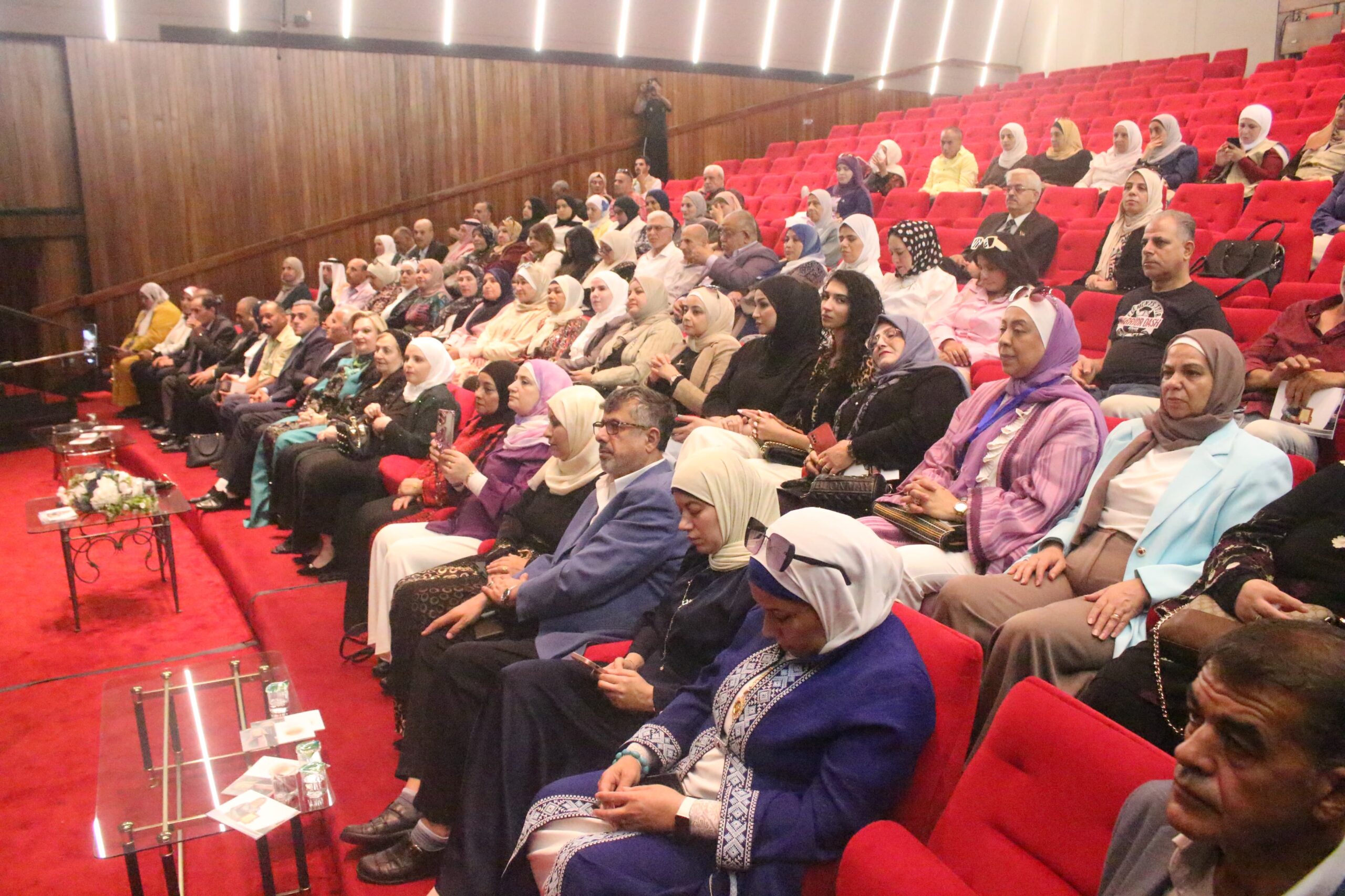 تكريم المستشارة ربى عوني الرفاعي خلال حفل "سيدات بضياء الملكة" بمناسبة عيد ميلاد الملكة رانيا