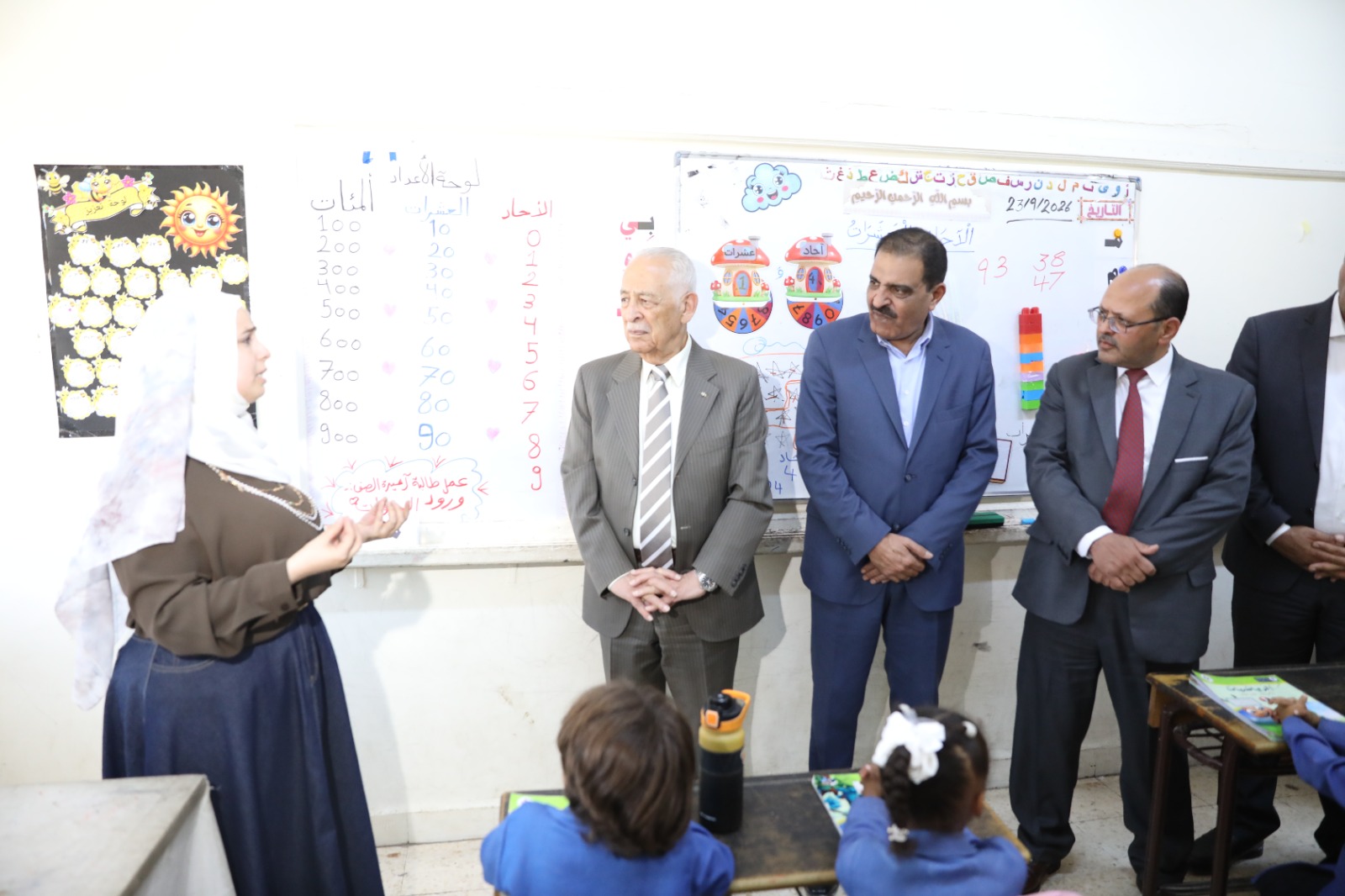 رئيس الديوان الملكي يتفقد مشاريع مبادرات ملكية في الزرقاء ويزور مبنى النادي القوقازي