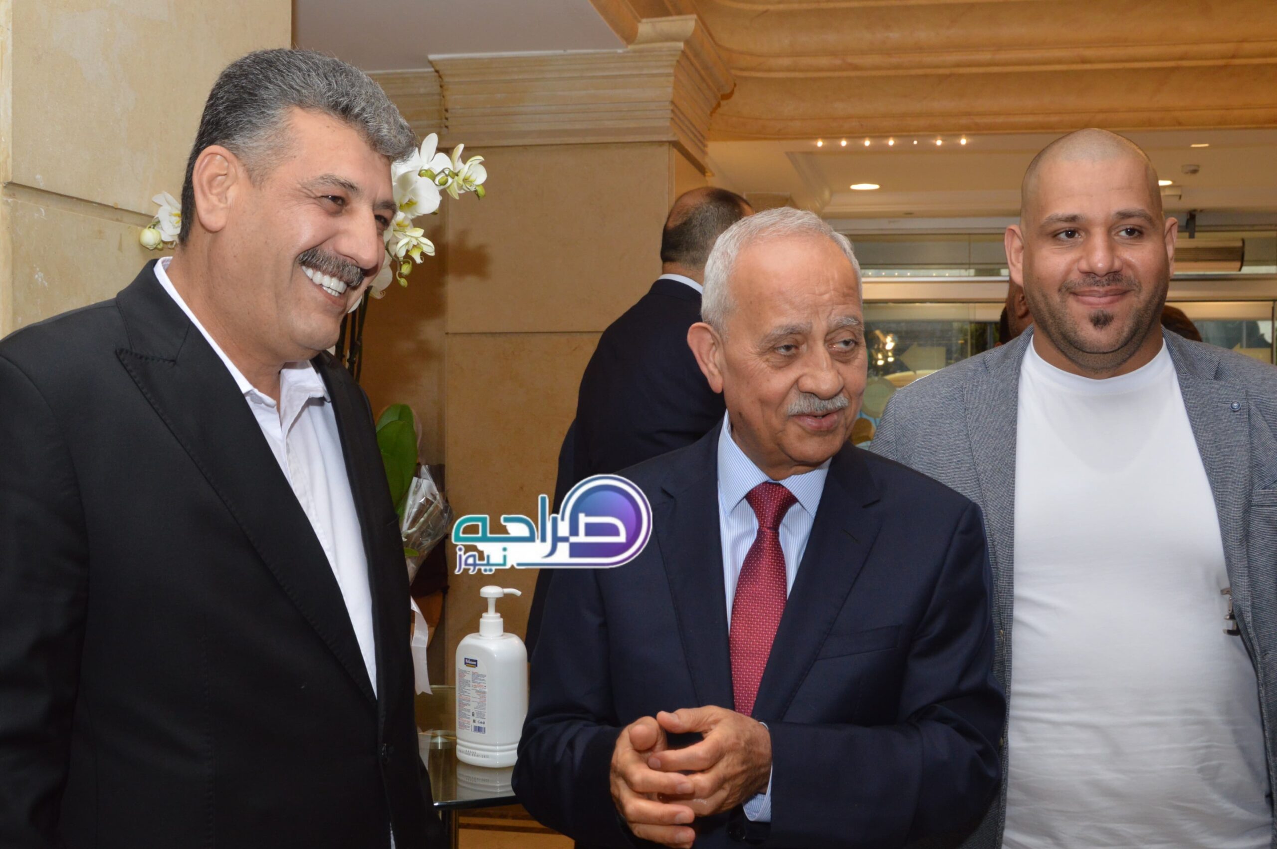 رئيس واعضاء "صناعة عمان" وممثلو القطاعات الصناعية يستقبلون المهنئين