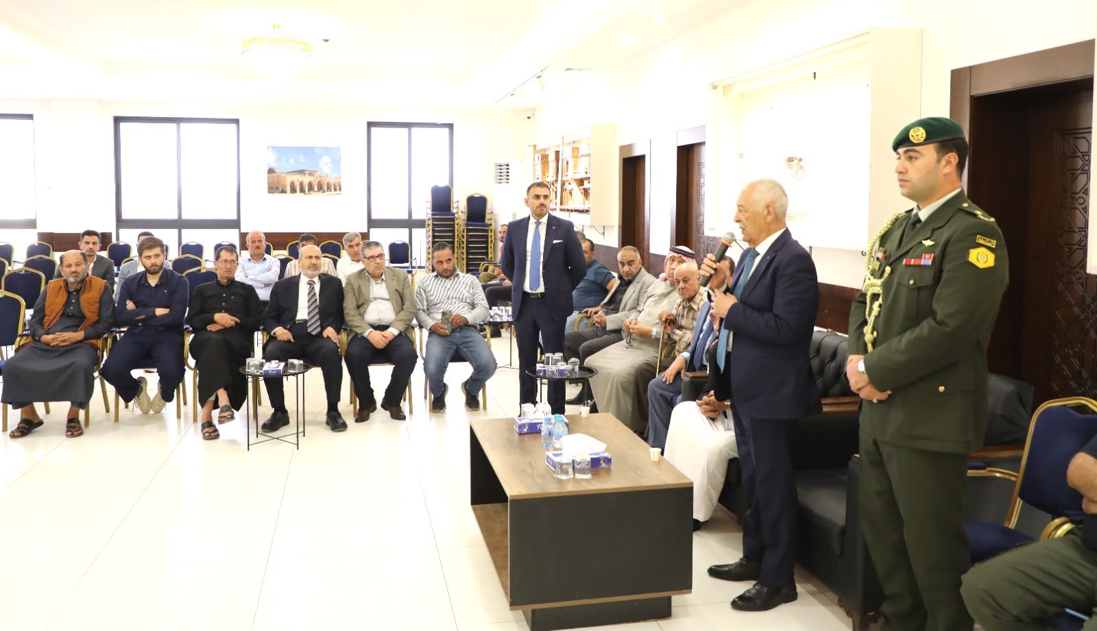 صورة حول : مندوبا عن الملك وولي العهد.. العيسوي يعزي عشيرتي السلامين والكفاوين مندوبا عن الملك وولي العهد.. العيسوي يعزي عشيرتي السلامين والكفاوين