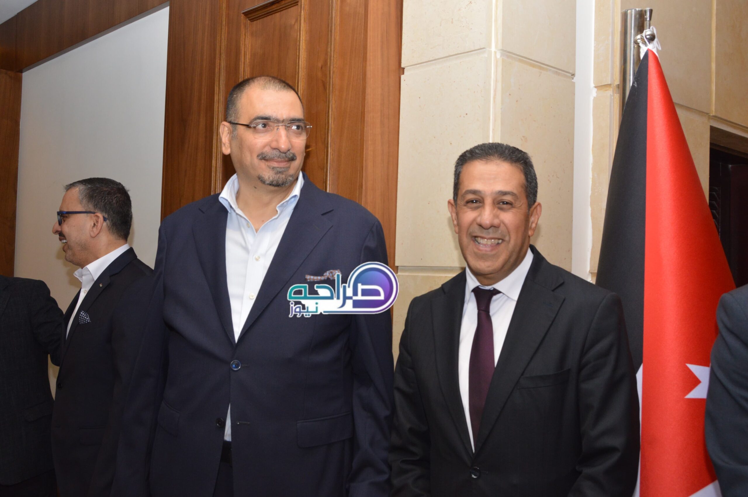 رئيس واعضاء "صناعة عمان" وممثلو القطاعات الصناعية يستقبلون المهنئين