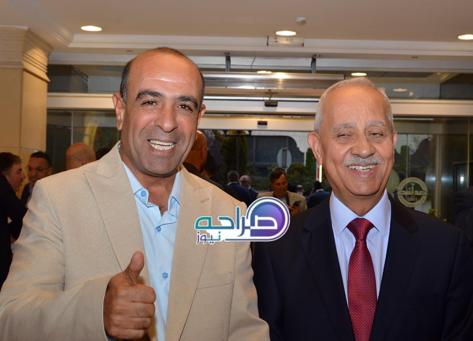 صورة حول : رئيس واعضاء "صناعة عمان" وممثلو القطاعات الصناعية يستقبلون المهنئين رئيس واعضاء "صناعة عمان" وممثلو القطاعات الصناعية يستقبلون المهنئين