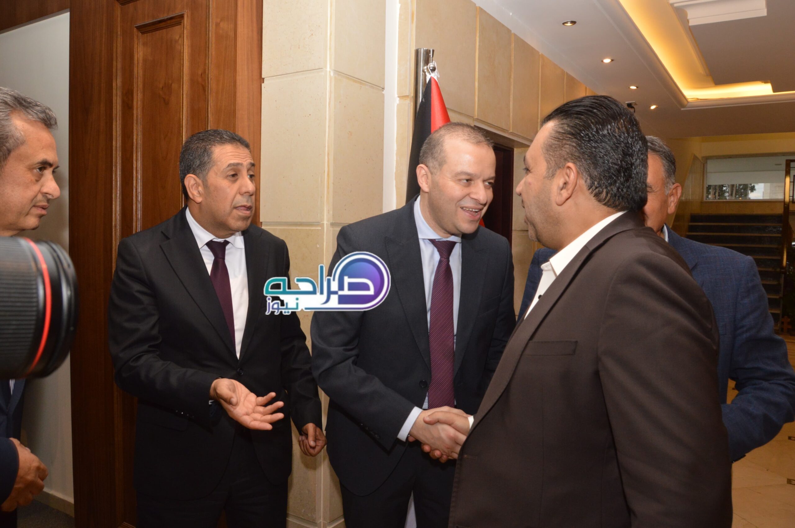 رئيس واعضاء "صناعة عمان" وممثلو القطاعات الصناعية يستقبلون المهنئين