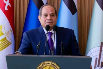 لماذا أعلن السيسي "موعد نهاية حكمه" للمصريين وهل بدأ التحضير لـ "مقدم الرئيس الجديد"؟ وكيف استقبل المصريون إعلانه هذا؟