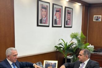 أبو غزالة يلتقي سفير أذربيجان ويبحث تعزيز التعاون الاستثماري