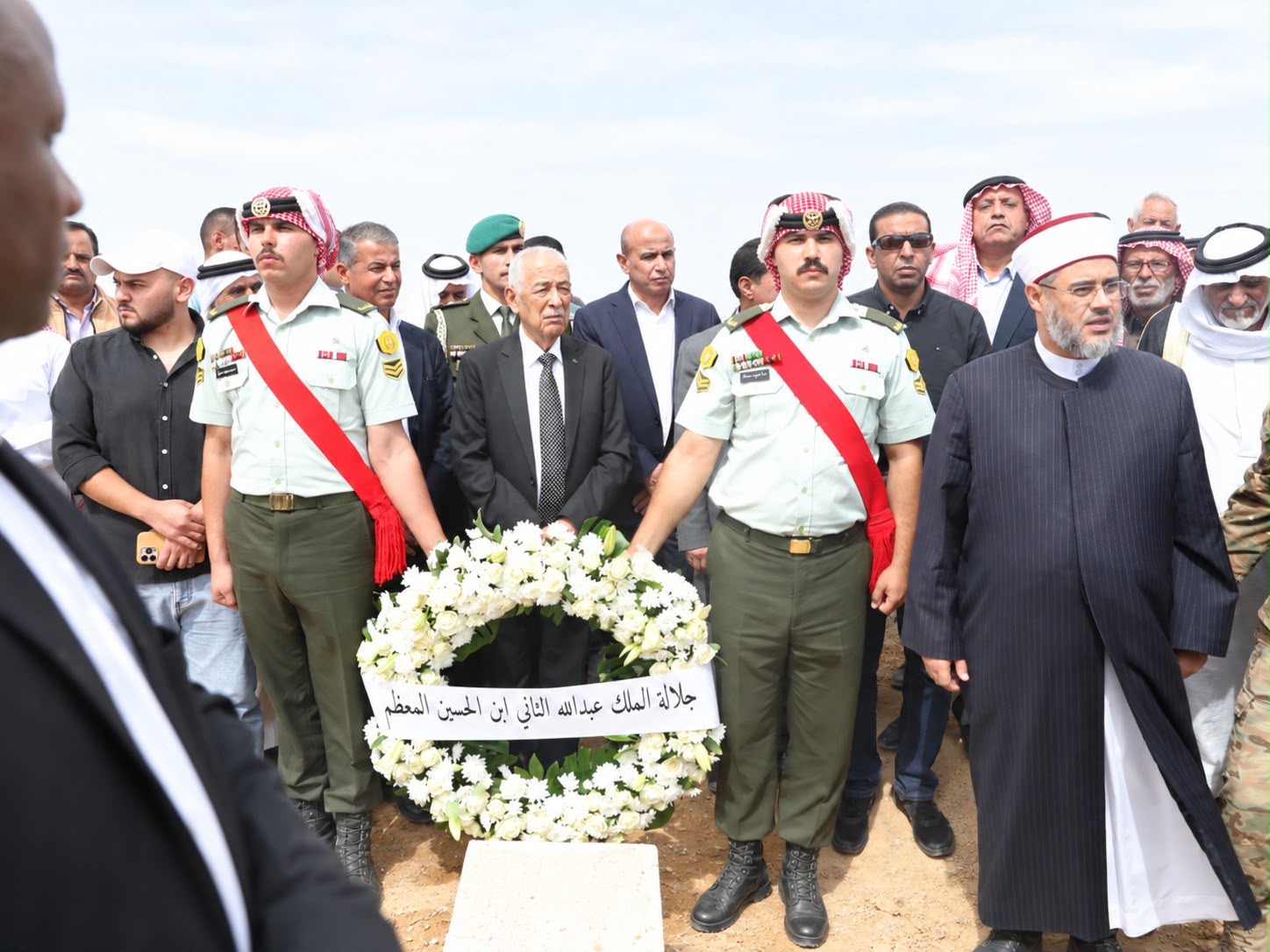 صورة حول : العيسوي ينقل تعازي الملك وولي العهد بوفاة سلامة الحجايا العيسوي ينقل تعازي الملك وولي العهد بوفاة سلامة الحجايا