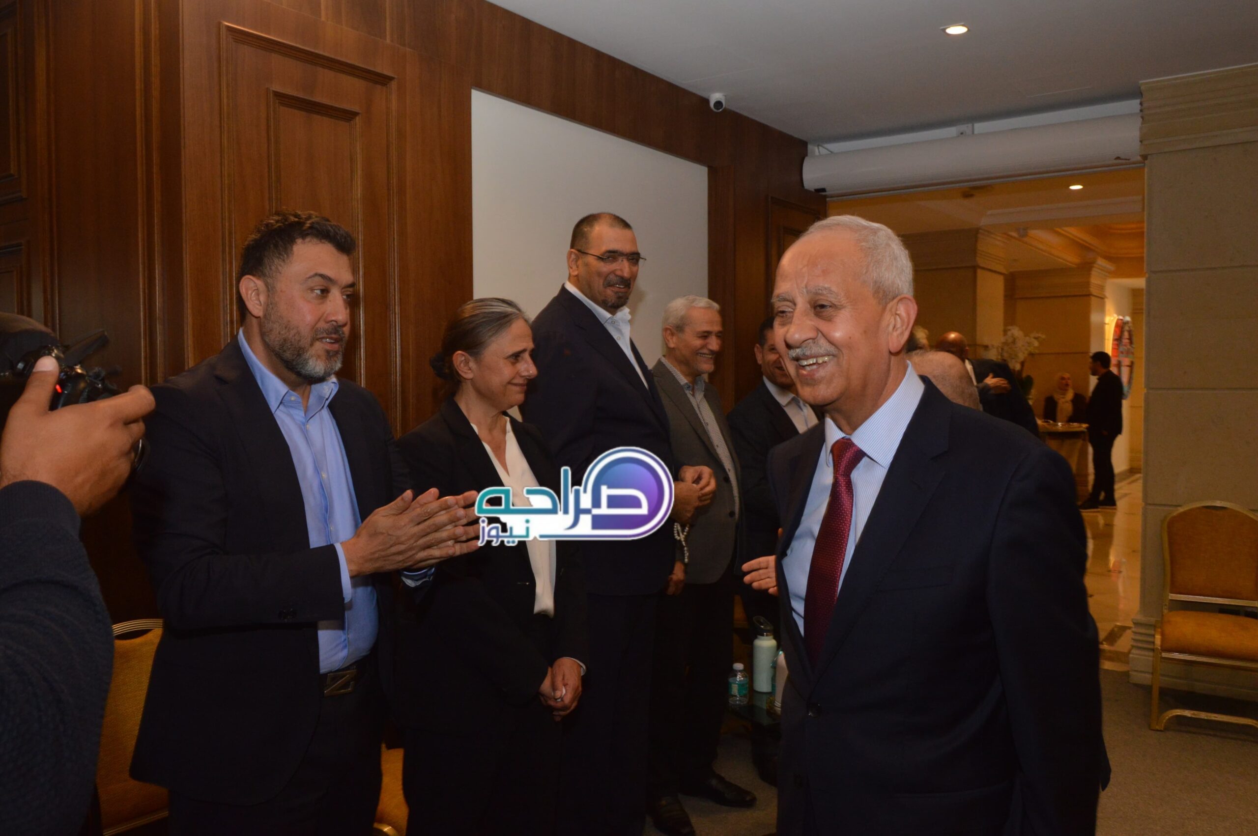 رئيس واعضاء "صناعة عمان" وممثلو القطاعات الصناعية يستقبلون المهنئين