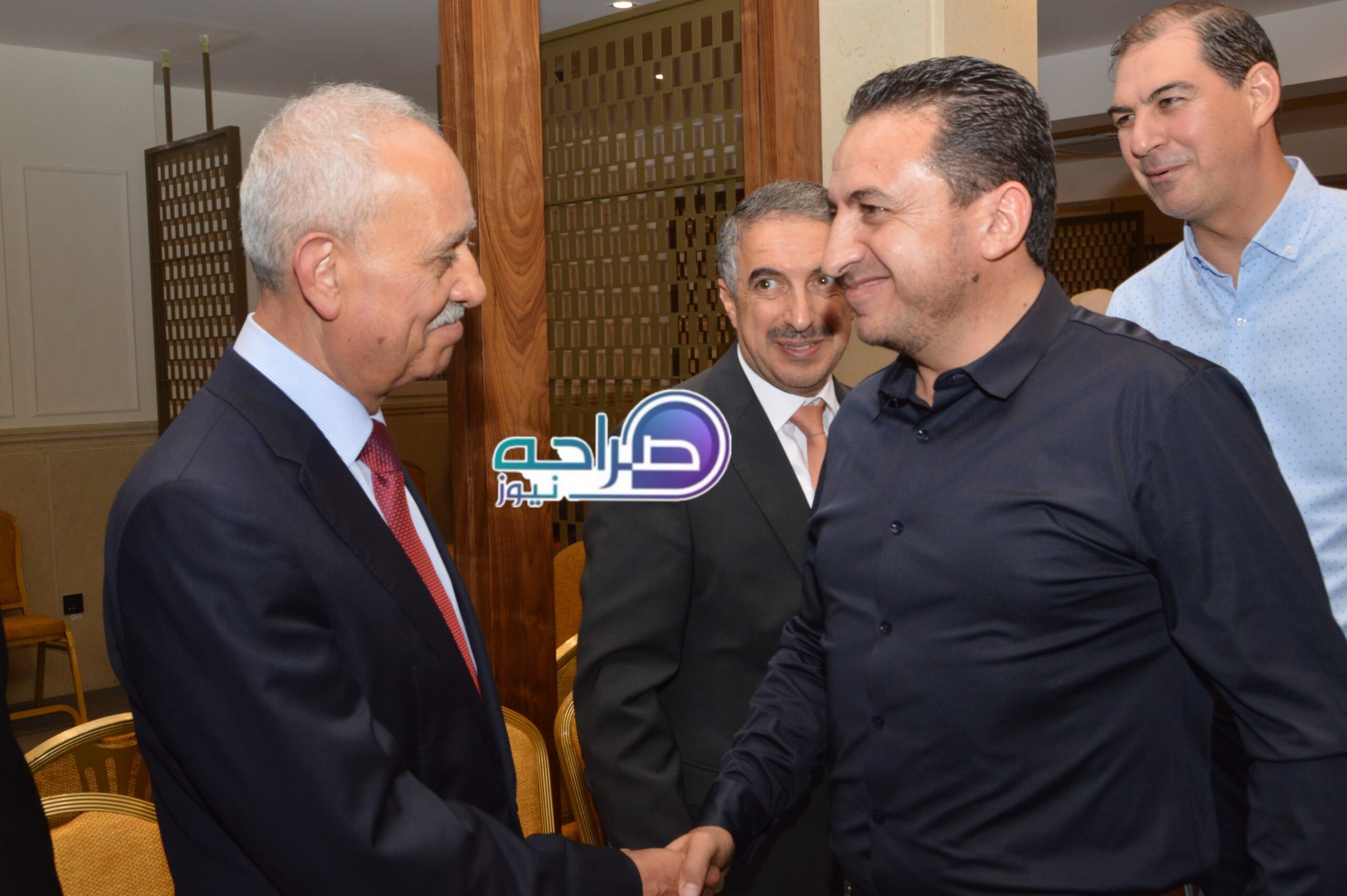 رئيس واعضاء "صناعة عمان" وممثلو القطاعات الصناعية يستقبلون المهنئين