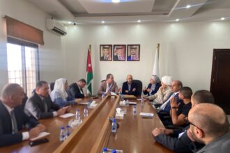بحث تطوير خدمات نقل العاملين إلى مواقع المدن الصناعية الاردنية