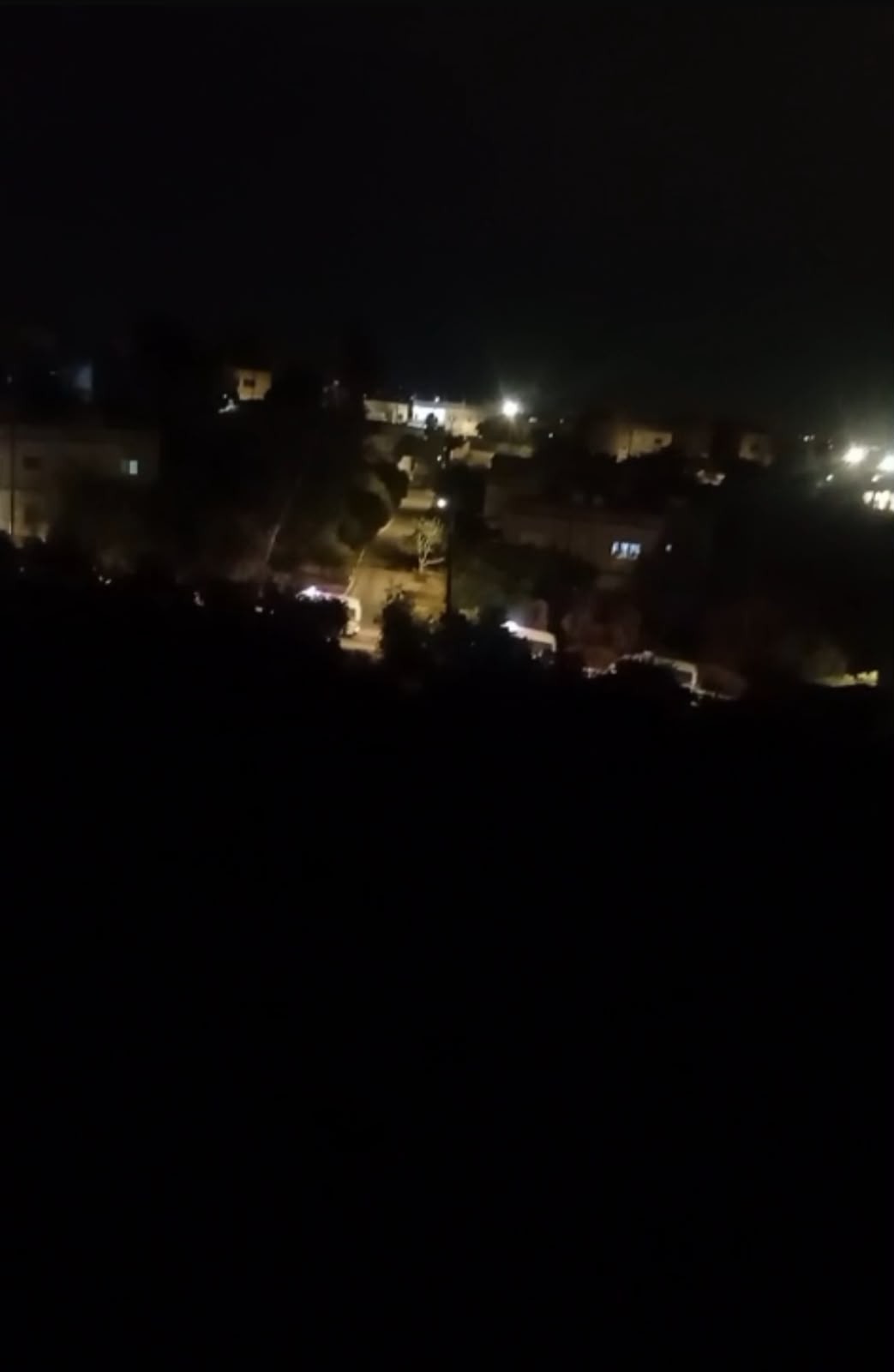 صورة حول : انتهاء مداهمة بني كنانة شمال إربد بعد 9 ساعات.. ومصادرة كميات كبيرة من الزيت انتهاء مداهمة بني كنانة شمال إربد بعد 9 ساعات.. ومصادرة كميات كبيرة من الزيت