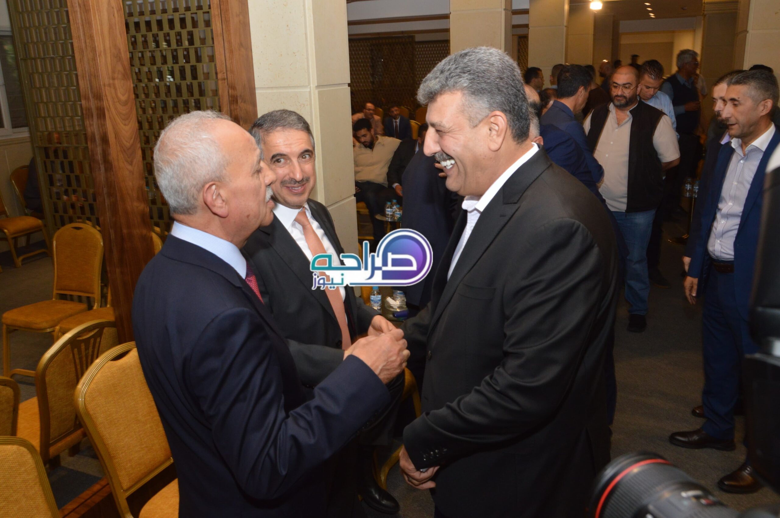 رئيس واعضاء "صناعة عمان" وممثلو القطاعات الصناعية يستقبلون المهنئين