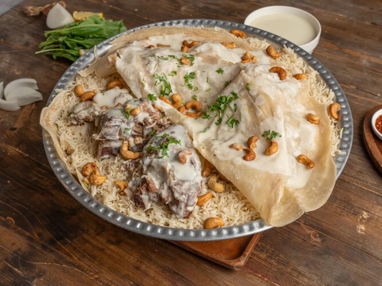 صورة حول : ابتزاز صاحب مطعم منسف ينتهي بالحبس في دير علا ابتزاز صاحب مطعم منسف ينتهي بالحبس في دير علا