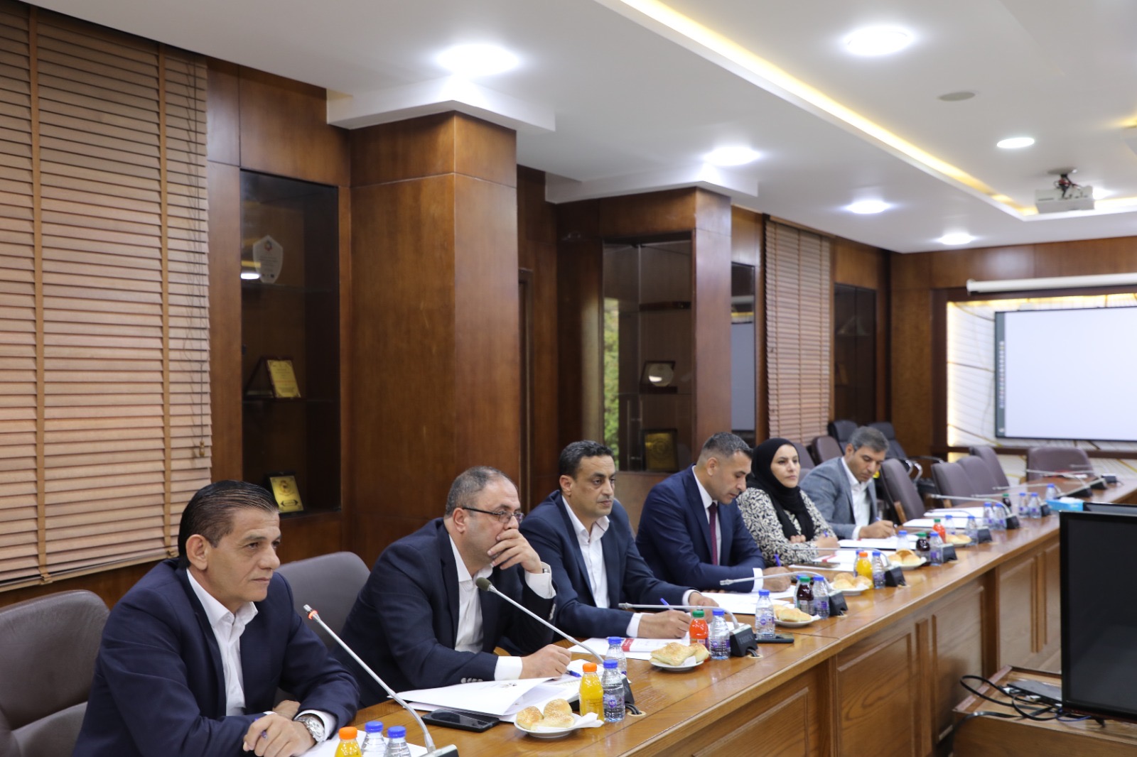 "الشؤون السياسية والبرلمانية" تستقبل وفداً من الأمانة العامة لمجلس الشورى العُماني