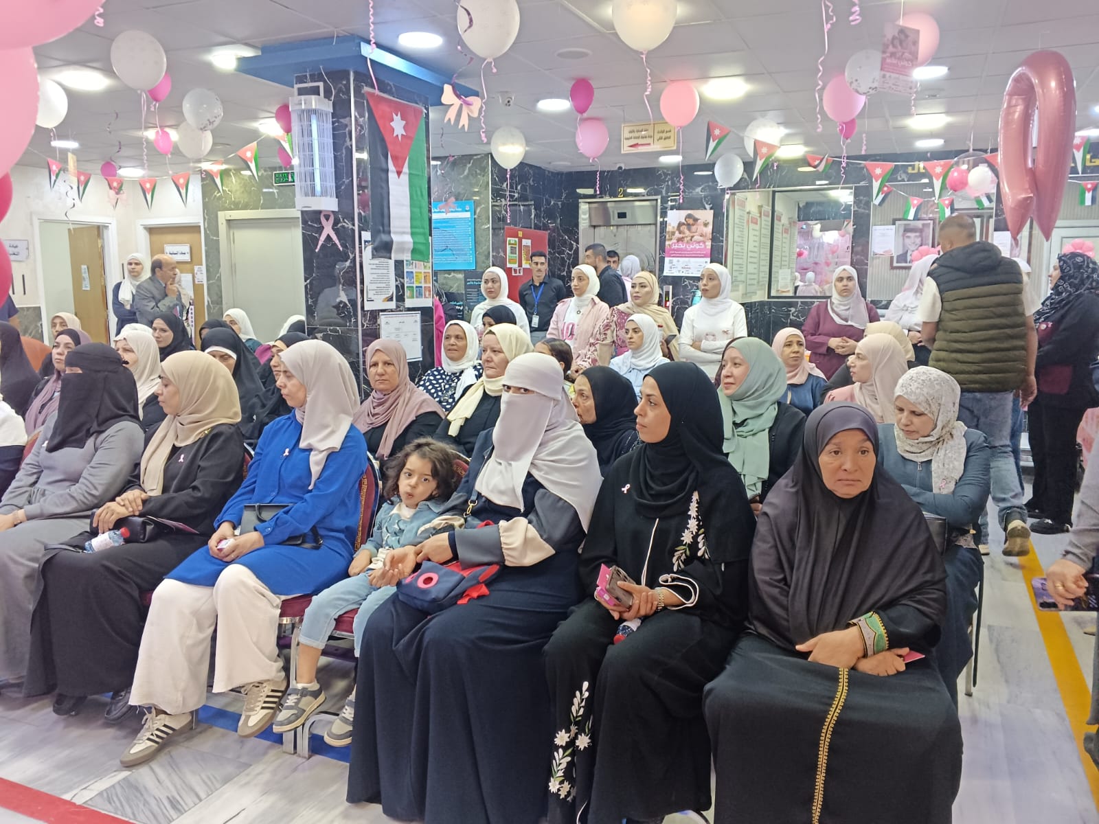 مستشفى المقاصد ينظم فعالية توعوية بسرطان الثدي ضمن حملة أكتوبر الوردي