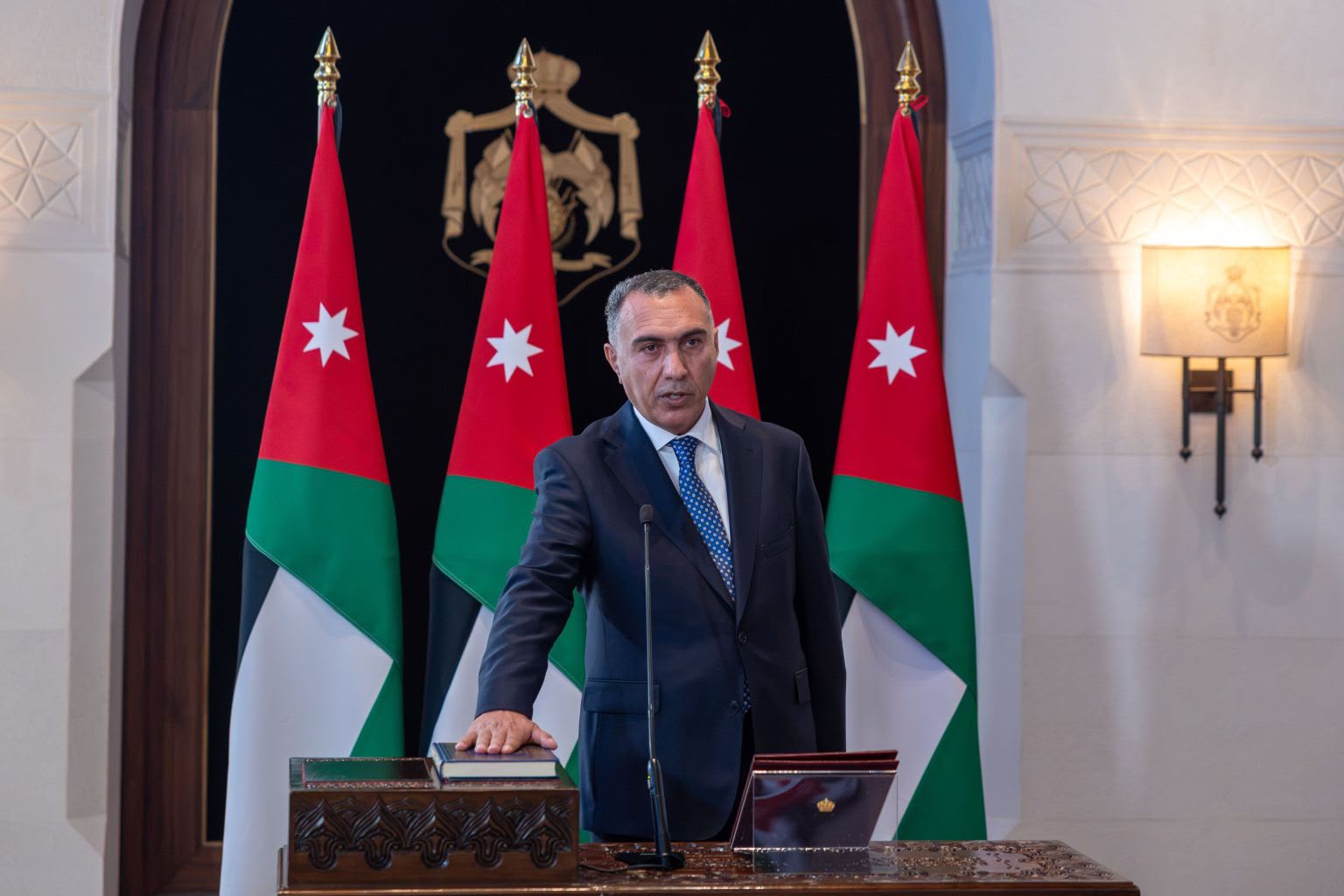 الفاعوري يؤدي اليمين القانونية محافظا لجرش أمام الملك