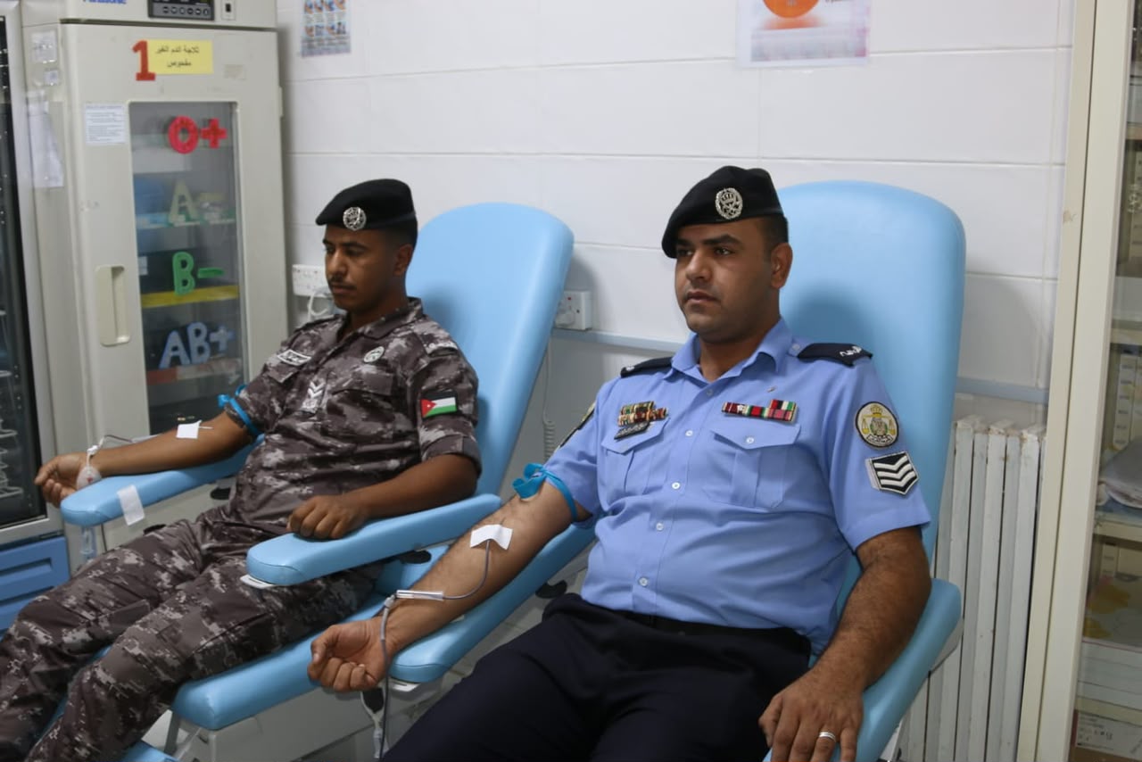 الأمن العام ينظّم حملة للتبرع بالدم في مدينة الحسين الطبية ومستشفى الأمير علي العسكري دعماً لمصابي جريمة الكرك الارهابية