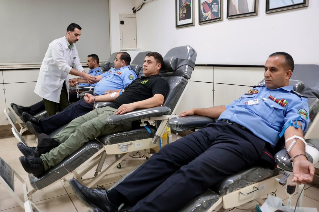 الأمن العام ينظّم حملة للتبرع بالدم في مدينة الحسين الطبية ومستشفى الأمير علي العسكري دعماً لمصابي جريمة الكرك الارهابية