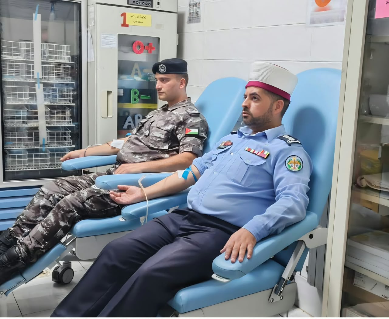 الأمن العام ينظّم حملة للتبرع بالدم في مدينة الحسين الطبية ومستشفى الأمير علي العسكري دعماً لمصابي جريمة الكرك الارهابية