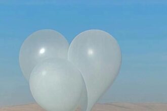 الأمن العام يضبط 9 أسلحة أوتوماتيكية هربت إلى الكرك بواسطة بالونات حرارية