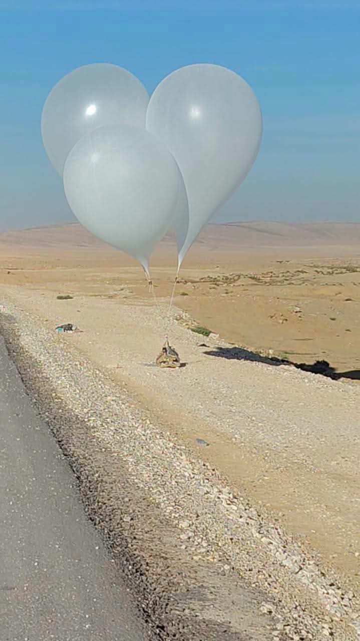 الأمن العام يضبط 9 أسلحة أوتوماتيكية هربت إلى الكرك بواسطة بالونات حرارية