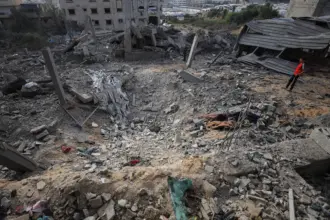 استشهاد فلسطيني وإصابة آخرين بقصف الاحتلال مناطق غزة