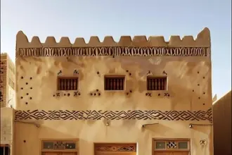 بيوت الخليج القديمة تستحضر سحرها في القاهرة ضمن معرض «جذور معاصرة>