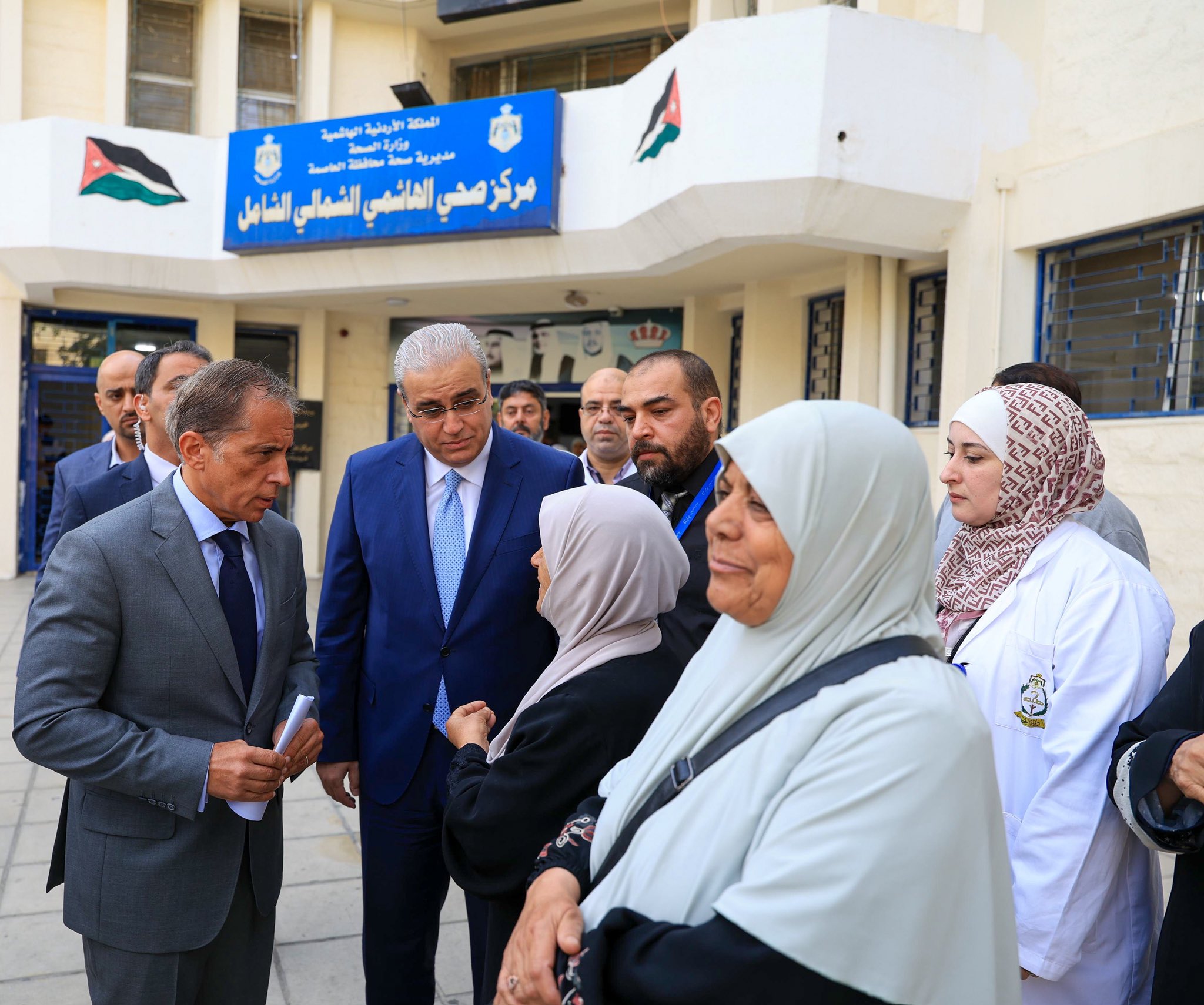 صورة حول : حسان يؤكد ضرورة تعزيز كوادر مركز صحي الهاشمي الشمالي حسان يؤكد ضرورة تعزيز كوادر مركز صحي الهاشمي الشمالي