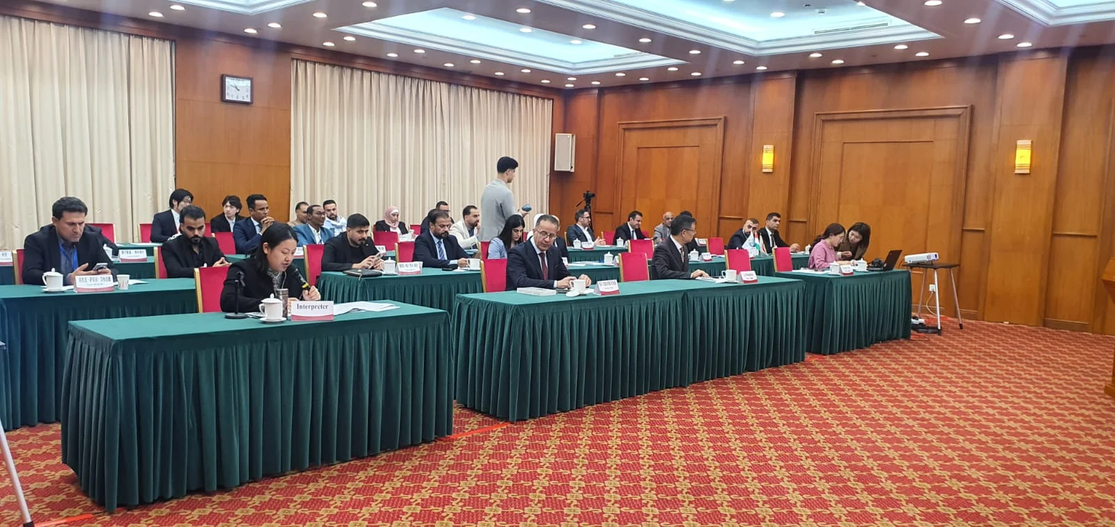 صورة حول : بكين تستضيف دورة تدريبية لمسؤولي الإعلام والصحفيين العرب بكين تستضيف دورة تدريبية لمسؤولي الإعلام والصحفيين العرب