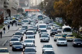 الحكومة تسمح بجمركة مركبات مستثمرين واستثنائها من المطابقة