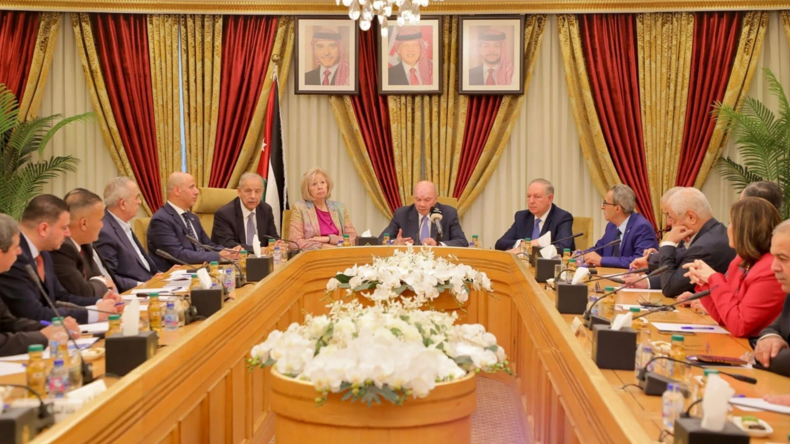 صورة حول : رئيس مجلس الأعيان: السردية الأردنية توثق تاريخ الوطن وحضارته وتبرز هويته الوطنية والإنسانية رئيس مجلس الأعيان: السردية الأردنية توثق تاريخ الوطن وحضارته وتبرز هويته الوطنية والإنسانية