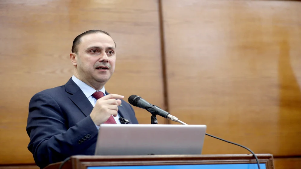 صورة حول : المومني : إيجاز صحفي بالكرك عند الساعة 9:30 مساء لمتابعة مستجدات الجريمة الإرهابية والإجراءات المتخذة المومني : إيجاز صحفي بالكرك عند الساعة 9:30 مساء لمتابعة مستجدات الجريمة الإرهابية والإجراءات المتخذة