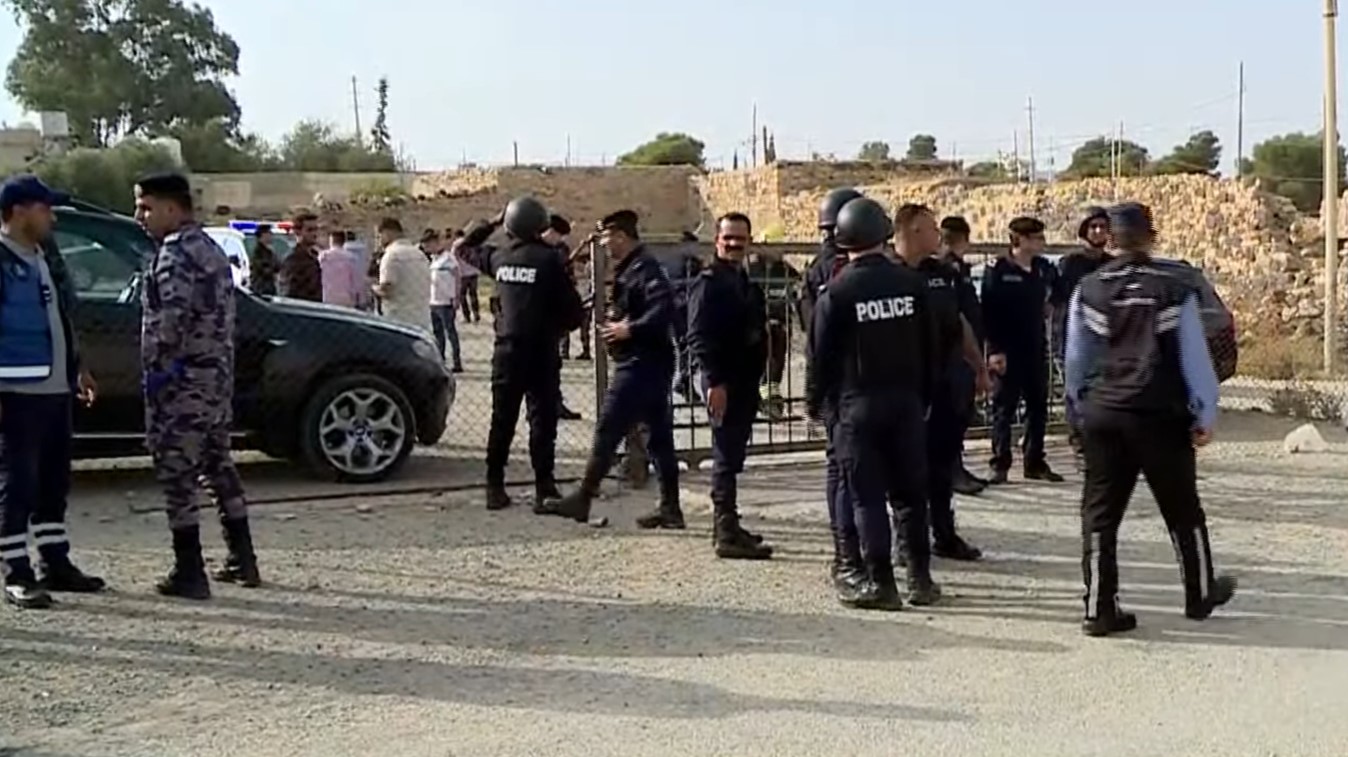 صورة حول : مؤتمر صحفي لوزيري الداخلية والاتصال الحكومي ومدير الأمن العام في الكرك عند الخامسة والنصف مؤتمر صحفي لوزيري الداخلية والاتصال الحكومي ومدير الأمن العام في الكرك عند الخامسة والنصف