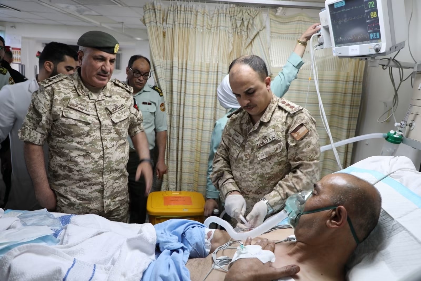 بتوجيهات ملكية.. القوات المسلحة تخلي مصابي حادثة الكرك