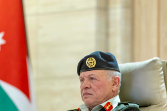 الملك يوجه الأجهزة المعنية بالرد بحزم والضرب بيد من حديد كل من تسول له نفسه العبث بوحدة الأردنيين