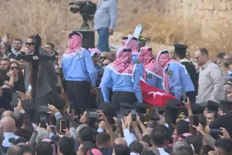 الأردنيون يشيعون جثامين شهداء كنيسة حمود