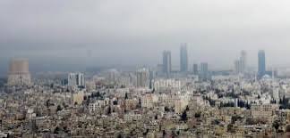 طقس غائم وزخات متفرقة وغزيرة اليوم