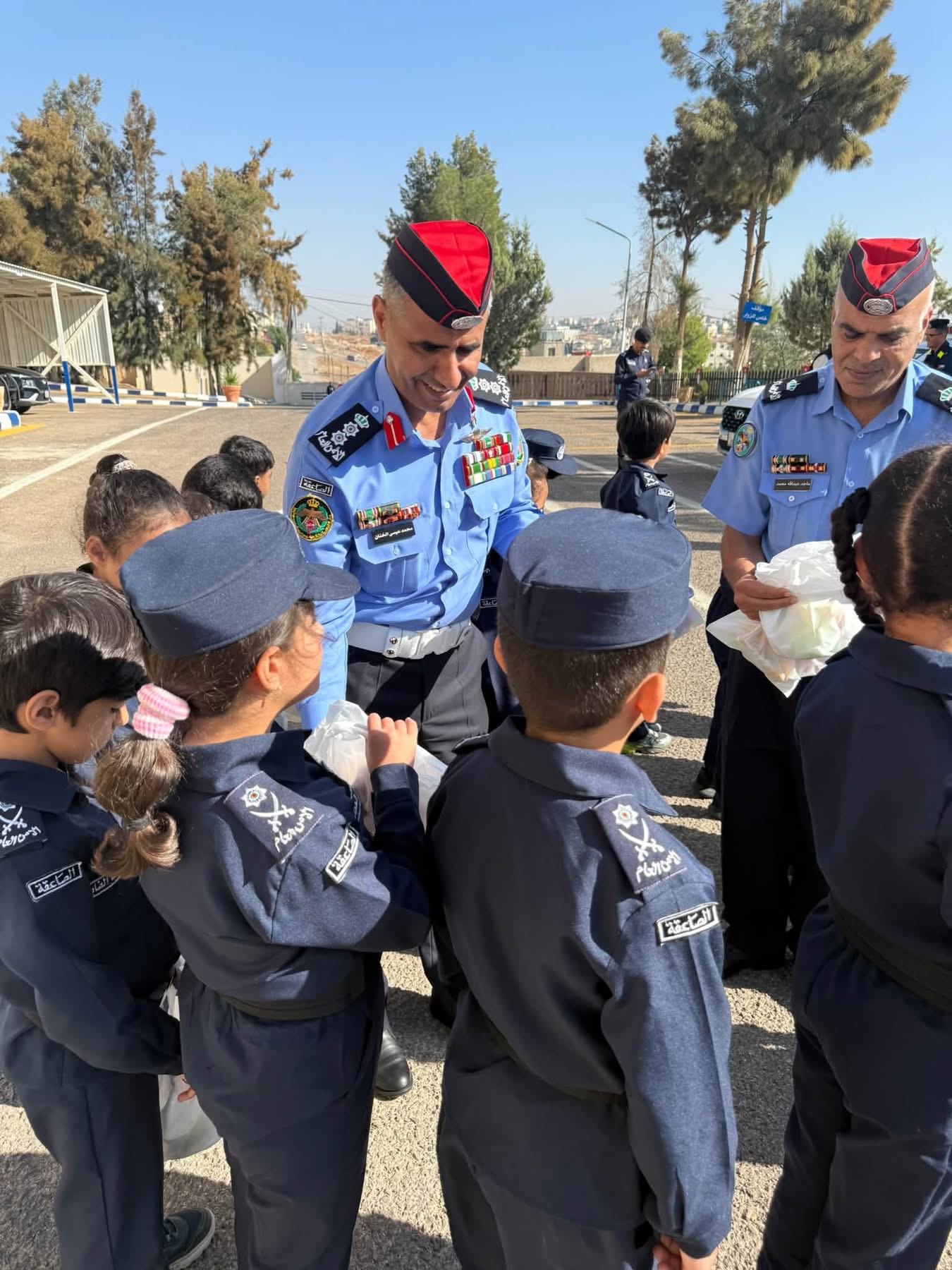 الدوريات الخارجية تستقبل طلبة قرطاج الدولية ضمن مبادرة الشرطي الصغير